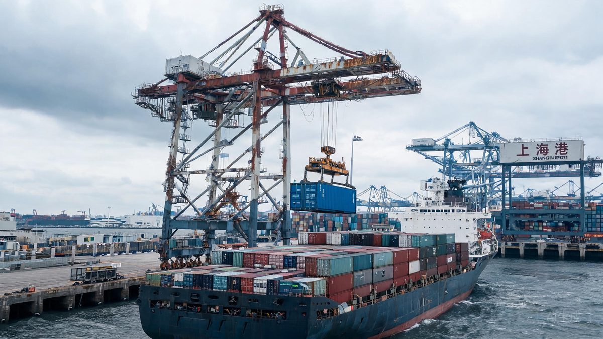 Sea Freight from China 2026: LCL vs FCL Costs thumbnail